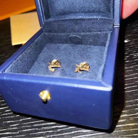 Louis Vuitton 18kt Rose Gold Monogram LV & Diamond earrings Authentic + Box - Picture 14 of 14